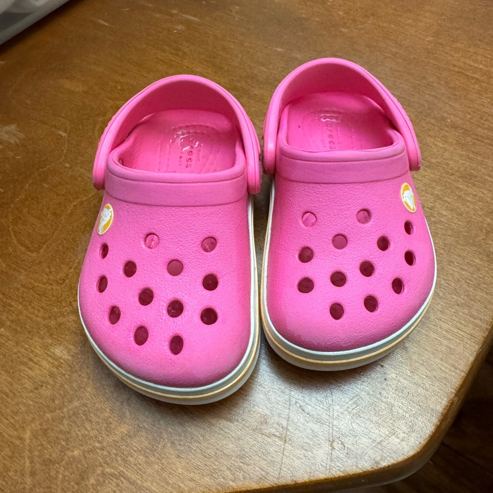 Size 4 toddler croc clogs